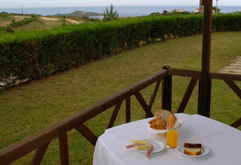 Parque De Campismo Da Ilha Do Pessegueiro Hotel Porto Covo Ruang foto