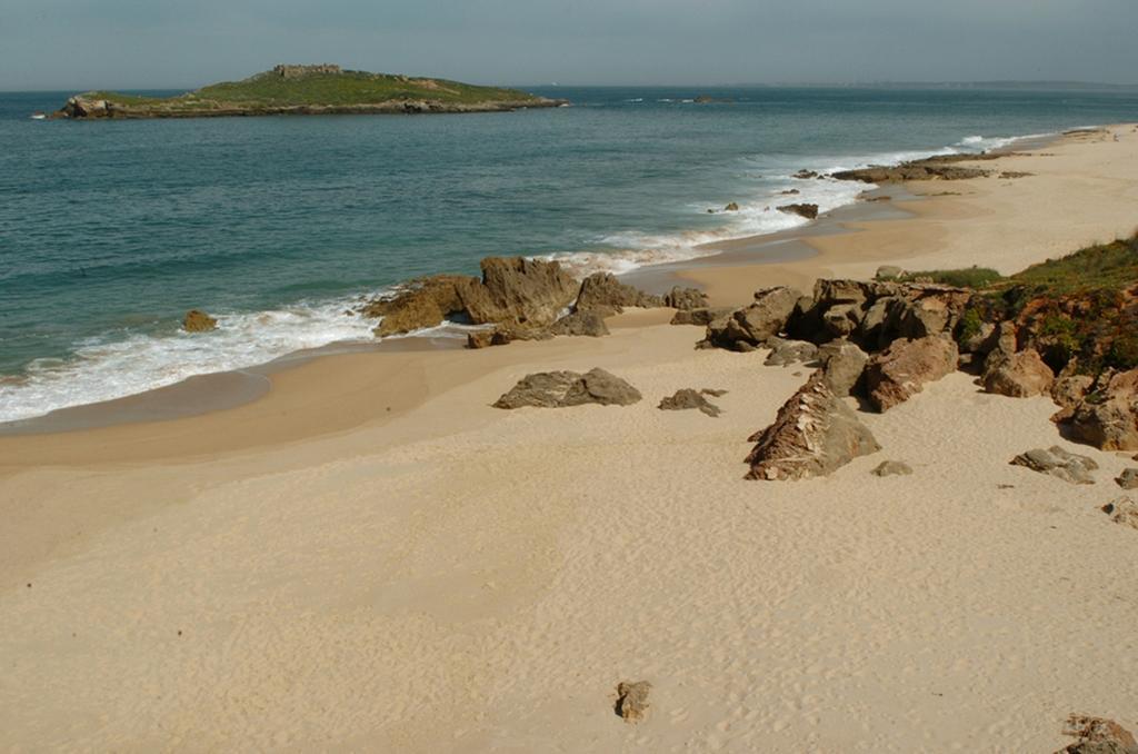 Parque De Campismo Da Ilha Do Pessegueiro Hotel Porto Covo Ruang foto